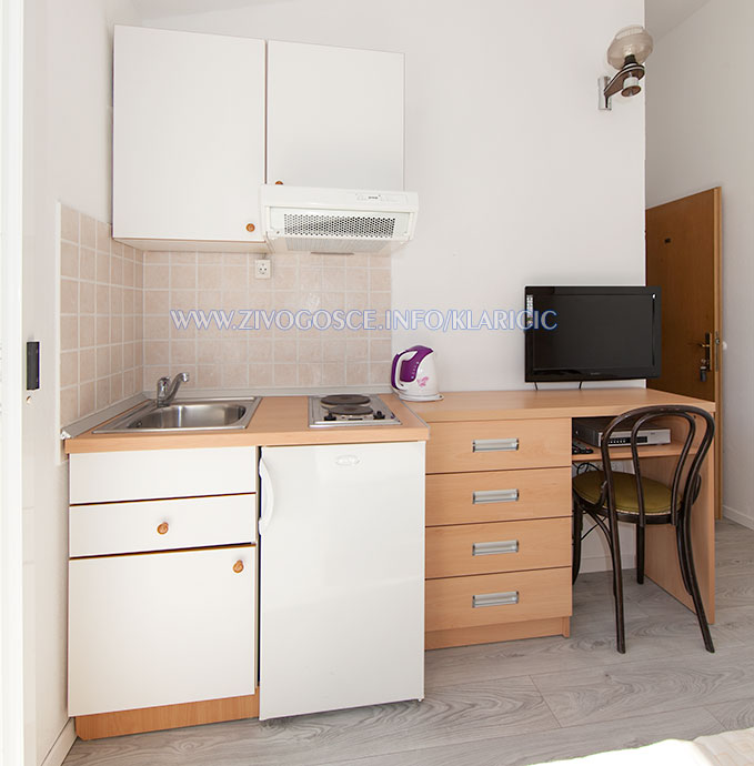 apartments Klarii, ivogoše -kitchen
