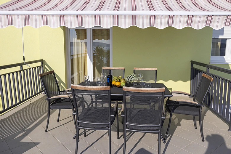 Apartments Villa Filip, Živogošće - large balcony with sea view