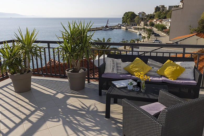 Apartments Villa Filip, Živogošće - large balcony with sea view