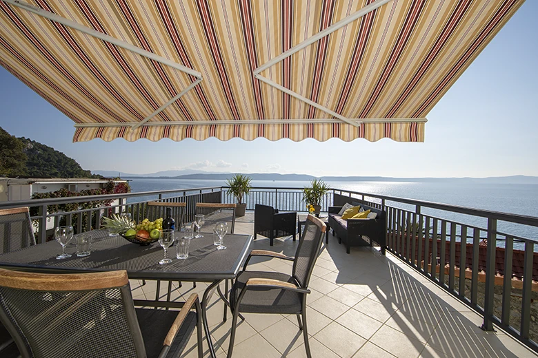 Apartments Villa Filip, Živogošće - large balcony with sea view