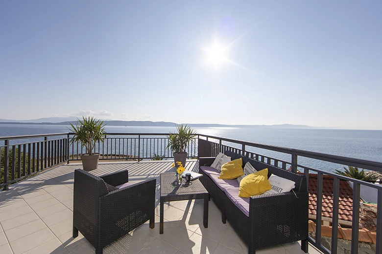 Apartments Villa Filip, Živogošće - large balcony with sea view