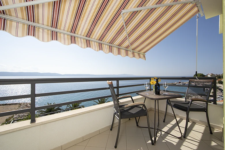 Apartments Villa Filip, Živogošće: balcony with sea view