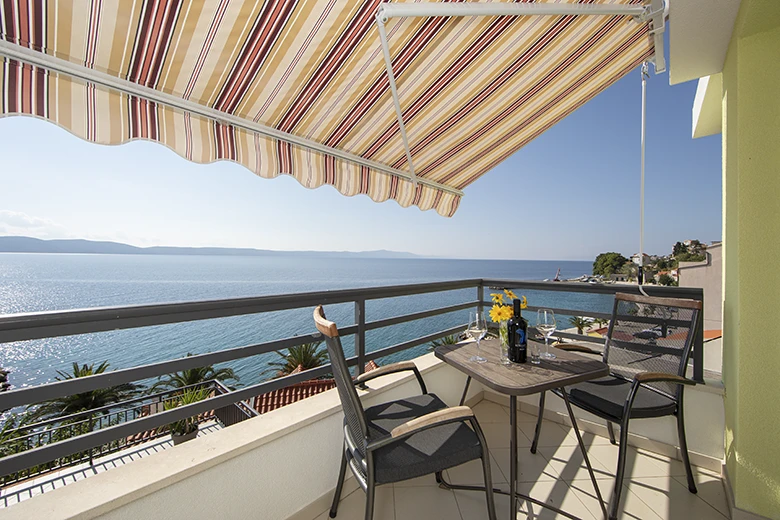 Apartments Villa Filip, Živogošće: balcony with sea view