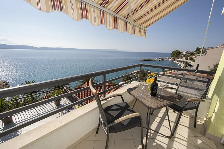 Apartments Villa Filip, Živogošće: balcony with sea view