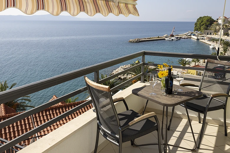 Apartments Villa Filip, Živogošće: balcony with sea view