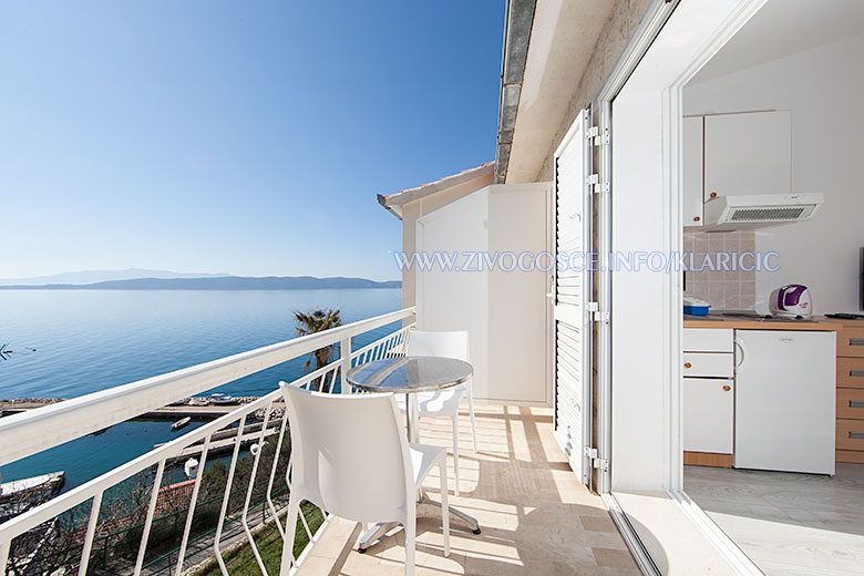 Apartments Haus Klaričić, Živogošće: balcony with sea view