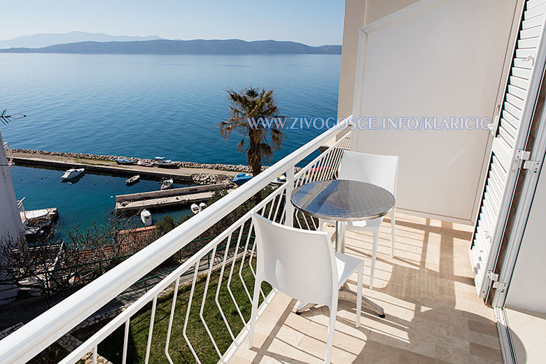 Apartments Haus Klaričić, Živogošće: balcony with sea view