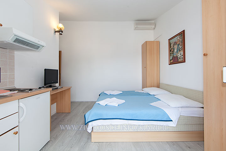 Apartments Haus Klaričić, Živogošće: bedroom