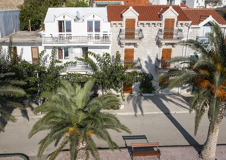 Apartments Porat in Živogošće, aerial view of house