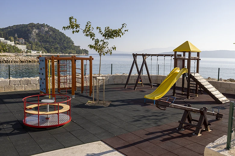 Apartments Porat in Živogošće, children playground