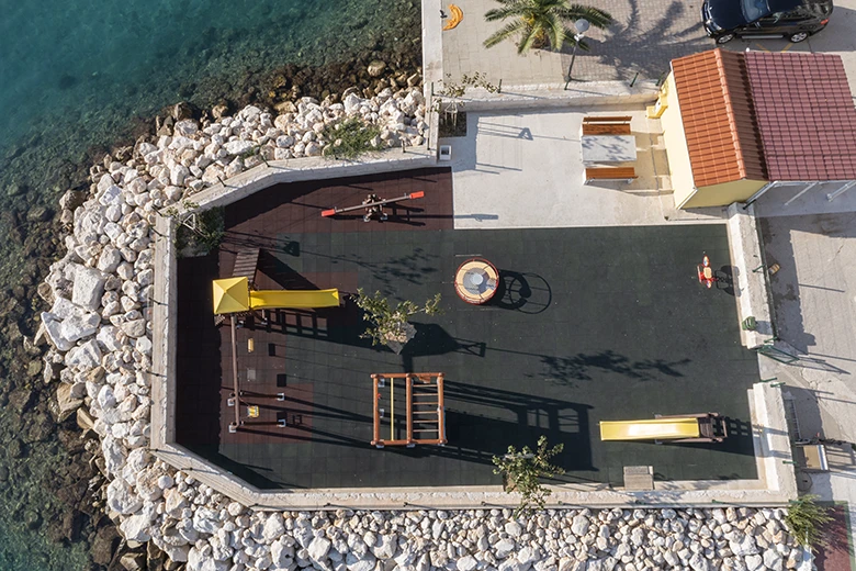 Apartments Porat in Živogošće, children playground