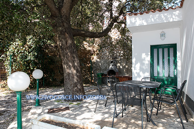 apartments Zorra, ivogoše - terrace in natural tree shadow